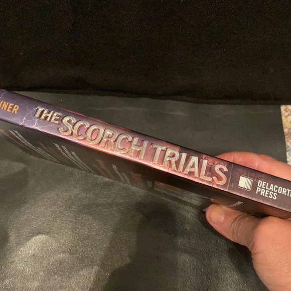 James Dashner- “The Maze Runner Series- The Scorch Trials” (Book 2)used - Picture 3 of 7